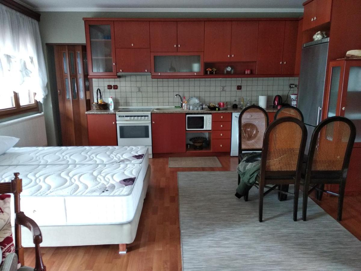 House In The Village Fotolívos المظهر الخارجي الصورة