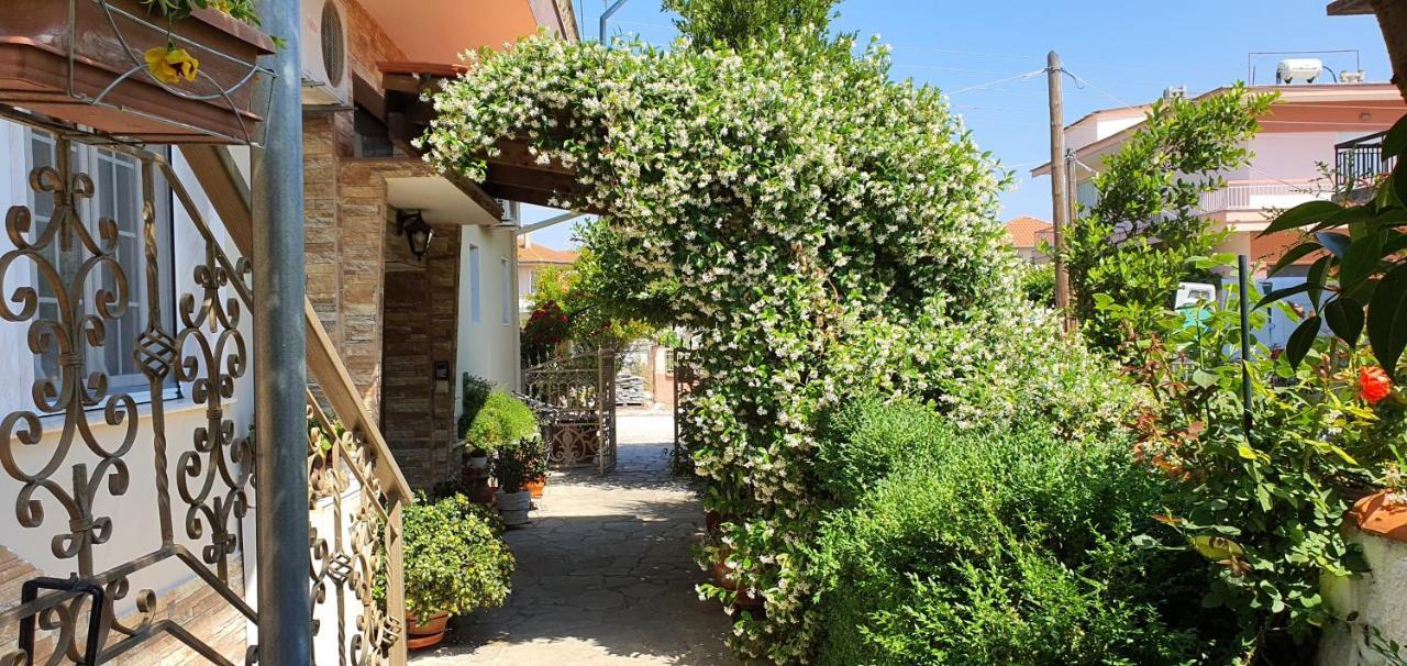 House In The Village Fotolívos المظهر الخارجي الصورة