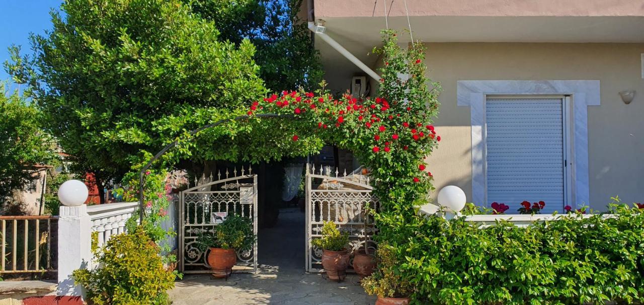 House In The Village Fotolívos المظهر الخارجي الصورة
