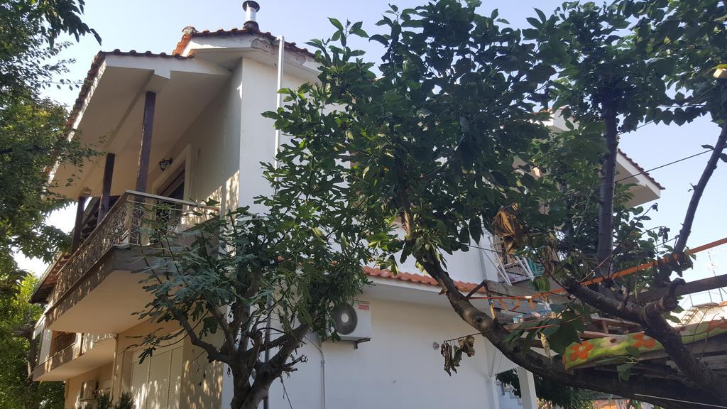 House In The Village Fotolívos المظهر الخارجي الصورة