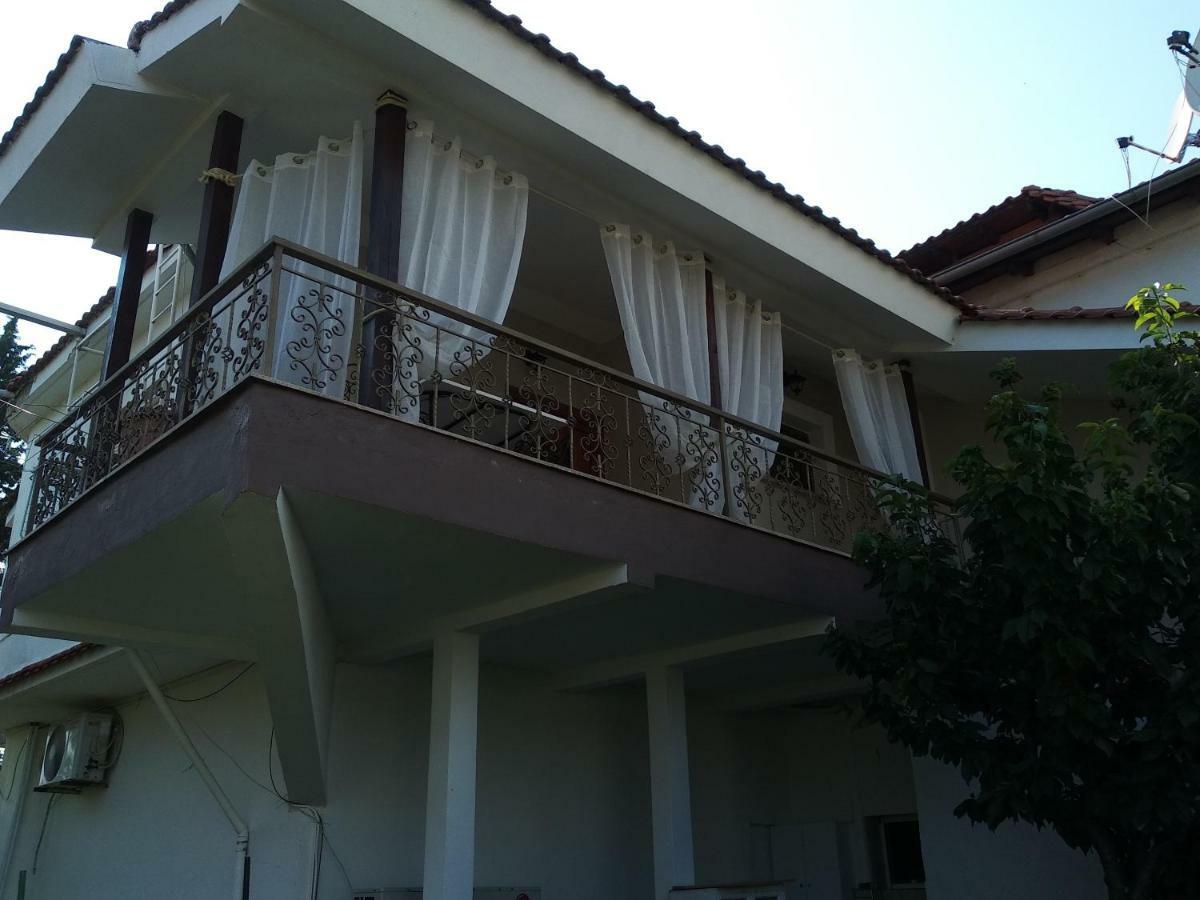 House In The Village Fotolívos المظهر الخارجي الصورة